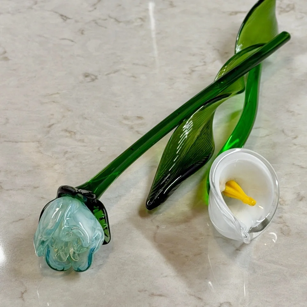 BEAUTIFUL, VINTAGE, HAND-BLOWN LAMPWORKED GLASS FLOWERS.